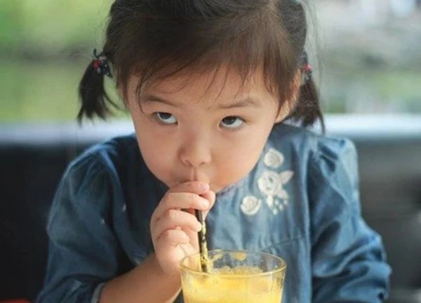 Thức trắng đêm xem phim 'Sex Education', tôi lập tức răn dạy con gái phải tỉnh táo 'chọn bạn mà chơi' và tuyệt đối không được chịu thiệt thòi!