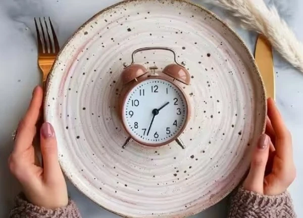 Phụ nữ sau tuổi 40 nhịn ăn gián đoạn có an toàn không?