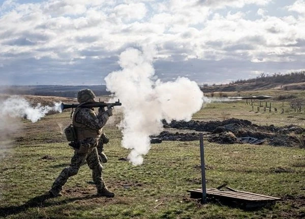 Trái với mặt trận Kursk, tiền tuyến Đông Ukraine giằng co, bế tắc