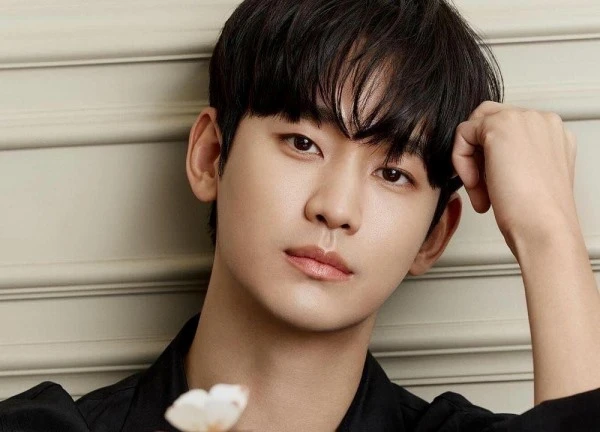 Báo Trung: Kim Soo Hyun tổ chức họp báo!