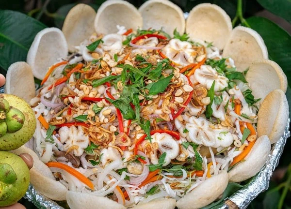 Cách làm gỏi gà măng cụt giải nhiệt tại nhà