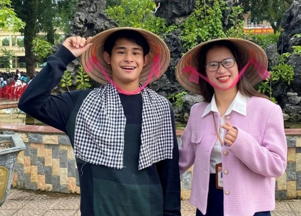 Chàng trai mắc bệnh phát ra tiếng kêu lạ, cất tiếng hát hút triệu lượt xem