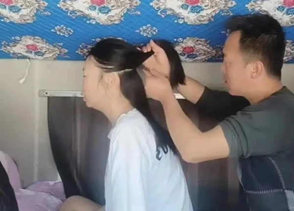 Người chồng chăm vợ liệt suốt 4 năm bị chỉ trích vì có tình mới, chỉ hai câu nói liền khiến cư dân mạng "quay xe"