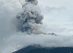 Núi lửa Semeru liên tiếp phun trào trong sáng 17/3