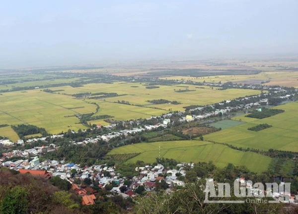 Núi Sam những ngày gần khai hội