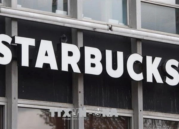 Starbucks bị yêu cầu bồi thường 50 triệu USD vì sự cố trà nóng đổ vào khách hàng