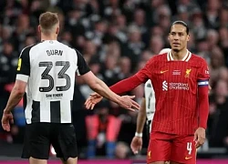 Van Dijk có hành vi đáng ngưỡng mộ sau thất bại của Liverpool