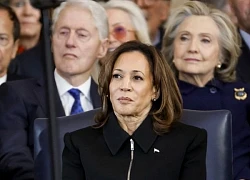 Ông Trump tước đặc quyền an ninh của bà Harris, bà Clinton