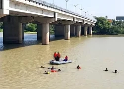 Tìm thấy thi thể hai thiếu nữ buộc tay nhau dưới sông Dinh