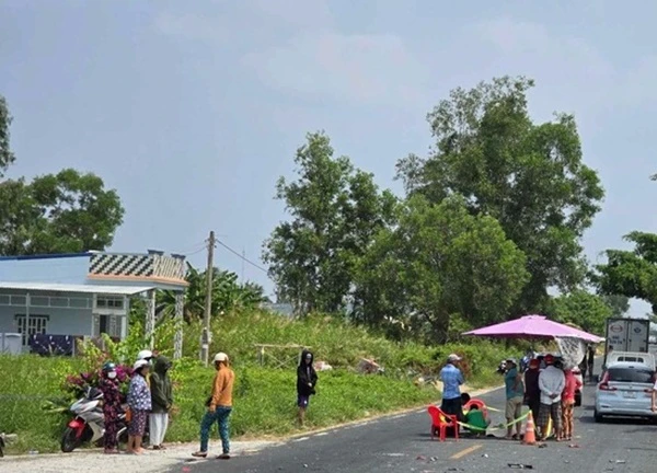 Cà Mau: Ô tô va chạm xe máy, 1 người tử vong tại chỗ