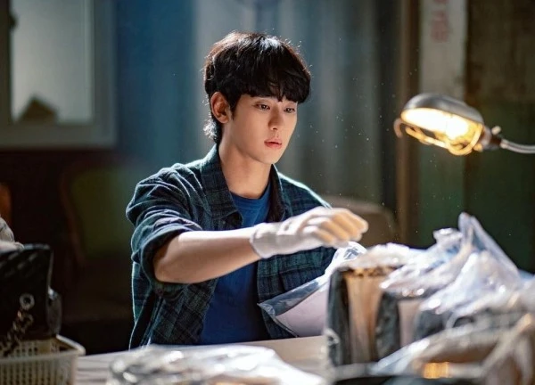 Kim Soo Hyun bị phạt 3300 tỷ vì bê bối với Kim Sae Ron, khiến cả 1 đế chế bị đuổi khỏi Hàn Quốc?