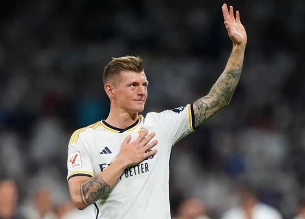 Kroos 'trở lại' Real Madrid