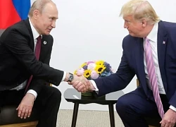 Tổng thống Putin tặng tranh chân dung cho ông Trump