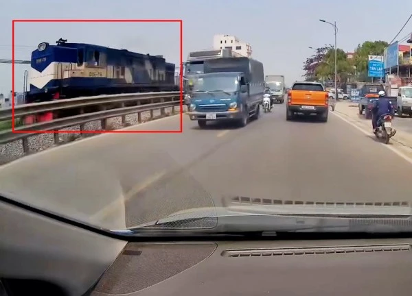 Vì sao barie đường sắt bất ngờ bật mở?