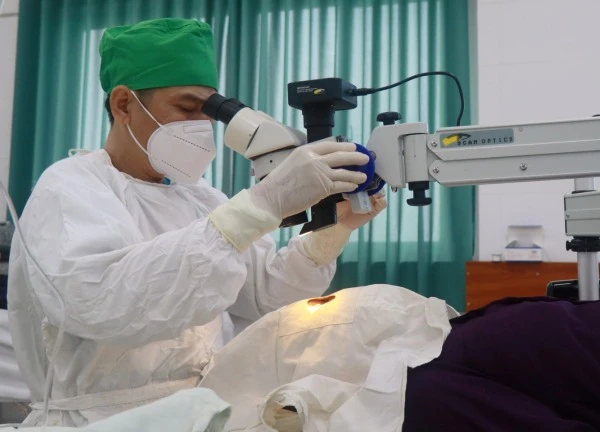70 bệnh nhân được phẫu thuật mắt miễn phí