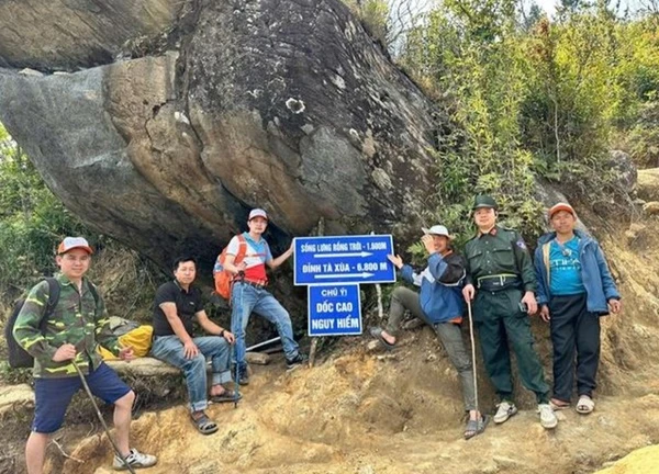 Chinh phục đỉnh Tà Xùa với Giải Leo núi 'Bước chân trên mây' lần thứ II