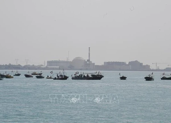 Hải quân Iran bắt giữ 2 tàu chở dầu nước ngoài buôn lậu nhiên liệu
