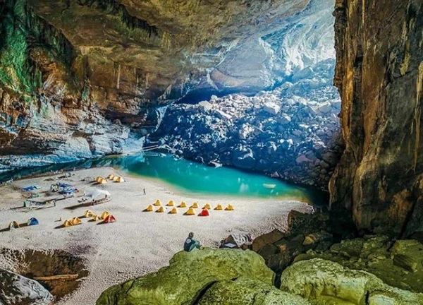 Hang Sơn Đoòng lọt top điểm đến 'như lạc vào hành tinh khác'