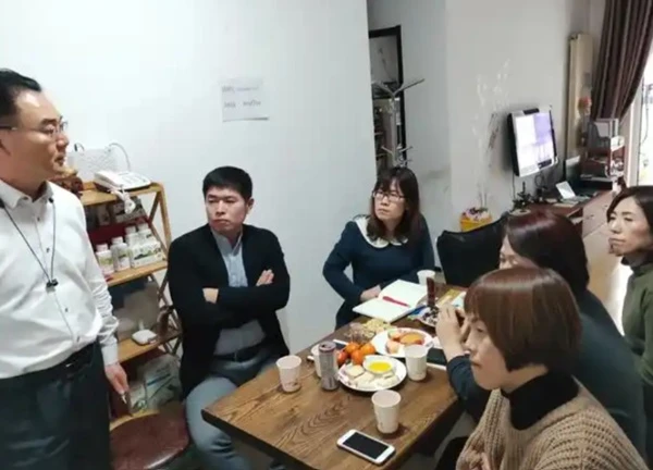 Vừa cưới được 3 ngày, nhà chồng đã họp khẩn chia tài sản, lời bố chồng thông báo khiến con dâu không kìm được thốt lên: "Tại sao lại như vậy?"