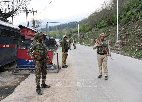 Ấn Độ đóng cửa gần 50 điểm du lịch ở Kashmir