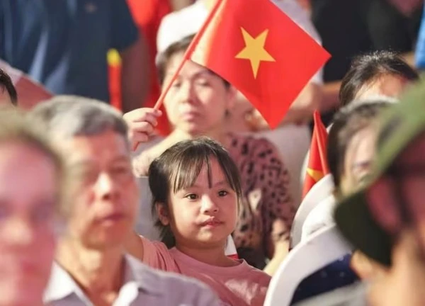 Cảnh giác tình trạng say nắng, say nóng ở trẻ nhỏ khi tham dự lễ diễu binh