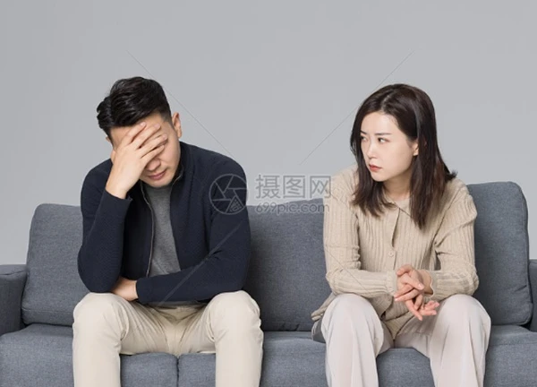 Chồng phát điên vì vợ mê trai đẹp, mải 'đu idol' quên cả chồng con