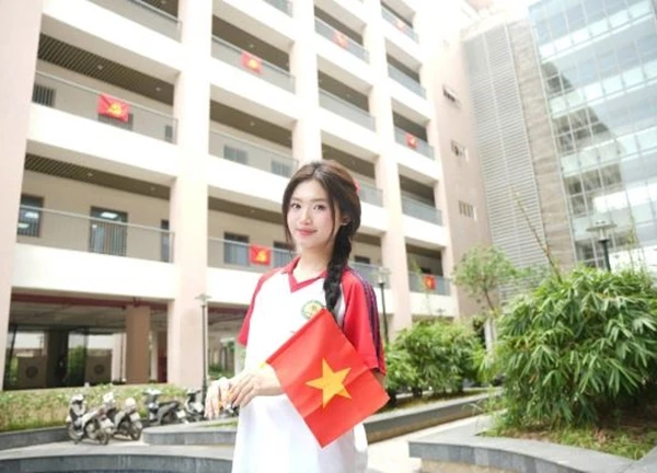 Chùm ảnh: Loạt trường học đồng loạt "lên đồ" mừng Đại lễ 30/4, nhìn thôi đã thấy tự hào!