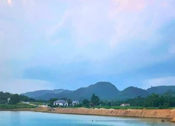 Hồ Bai Cái: Vẻ đẹp hoang sơ tựa 'chốn bồng lai'