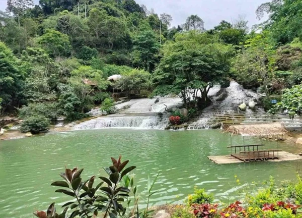 'Trốn nóng' tại thác Tiên Nữ giữa núi rừng Lạng Sơn