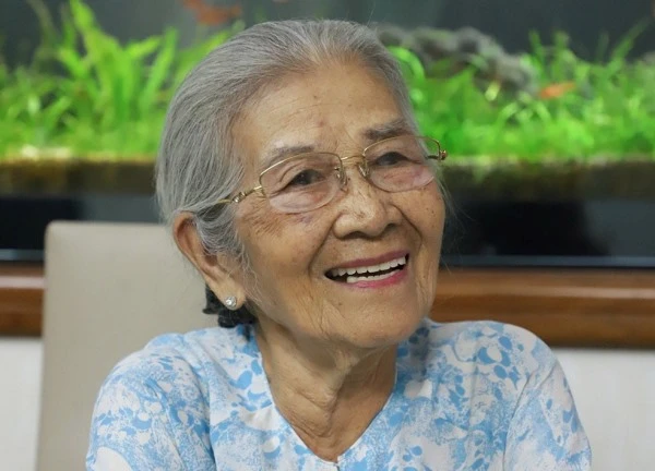 Không thể ngờ NSƯT Phi Điểu từng bị cạo nửa đầu tóc, trải qua tù đầy khắc nghiệt