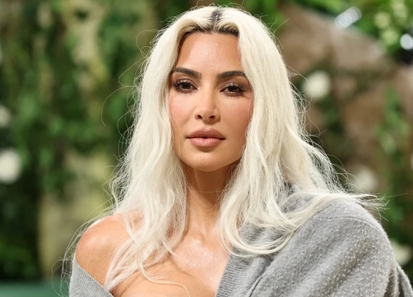 Kim "siêu vòng 3" thật đáng thương!