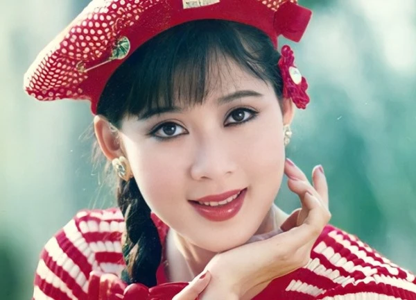 Sao nữ từng khiến Quyền Linh sẵn sàng đóng quần chúng không công chỉ để xin chữ ký: Hiện là mẹ 4 con, sống kín tiếng