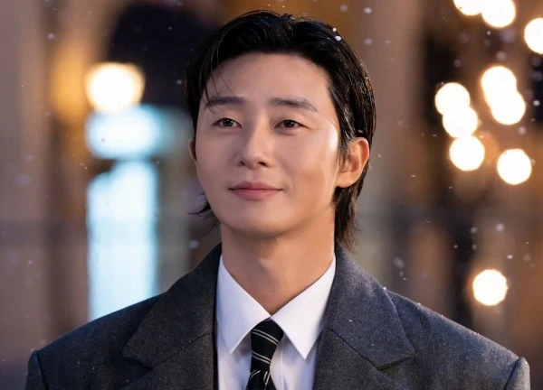 Tài tử Park Seo Joon cứu sống em nhỏ bị u não, bức thư của người mẹ gây xôn xao cõi mạng