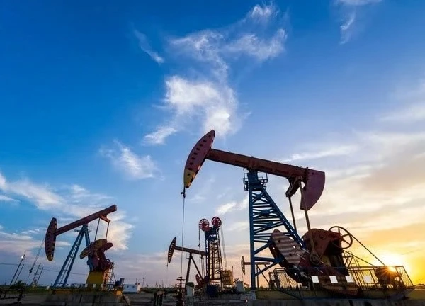 Trung Quốc: Dự trữ dầu chạm mức cao nhất gần ba năm