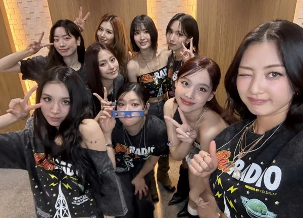 TWICE: Vượt qua lời nguyền 7 năm, đỉnh cao vẫn chưa dừng lại