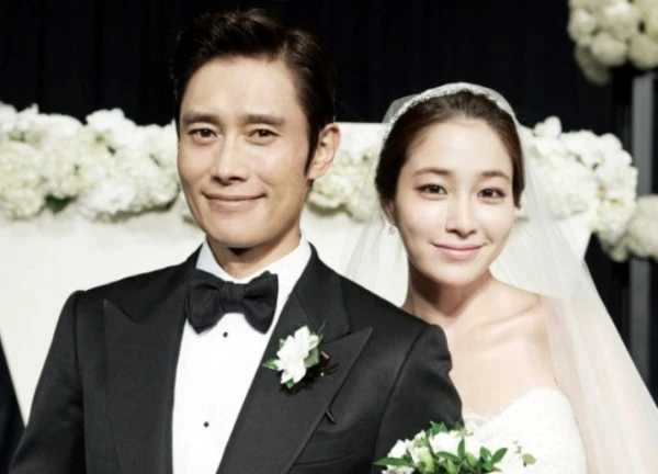 Con trai Lee Byung Hun phát biểu 1 câu khiến mẹ sượng người vì quá bẽ bàng