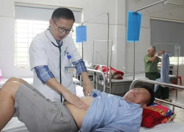 59 người chóng mặt, buồn nôn phải vào viện sau khi ăn cỗ cưới
