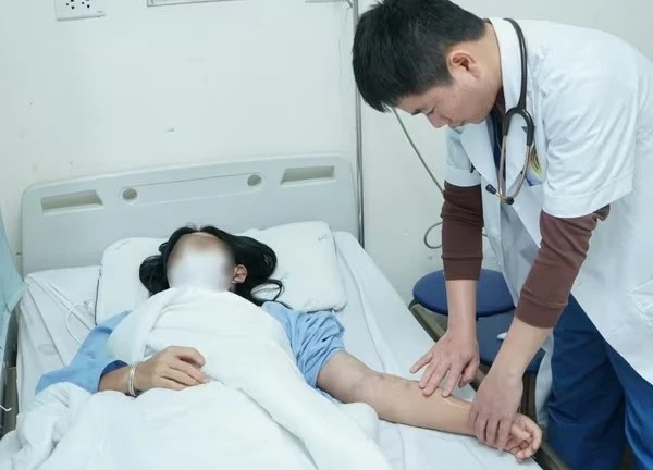 Can thiệp hẹp cầu nối AVF 'cứu cánh' cho người bệnh suy thận