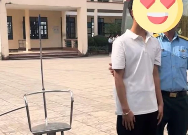 Khoảnh khắc nam sinh ngồi ghế xoay kỳ lạ gây bão mạng: Tưởng đùa, ai ngờ là bài test để chạm giấc mơ bầu trời!