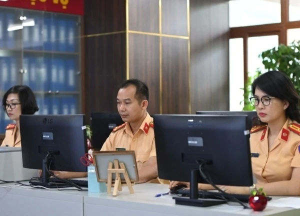 Lần đầu đấu giá biển số xe máy: Biển 29AC-555.55 trúng giá 317,5 triệu đồng