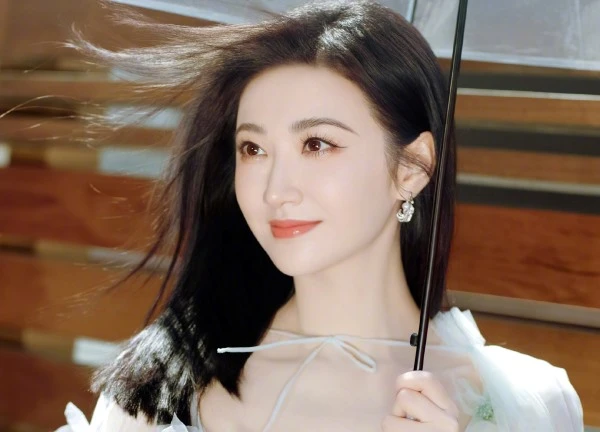Sao hạng A Hoa ngữ đi tù, mất cả sự nghiệp vì bê bối quảng cáo, 1 đệ nhất mỹ nhân bị "cấm vận" chưa từng có trong lịch sử