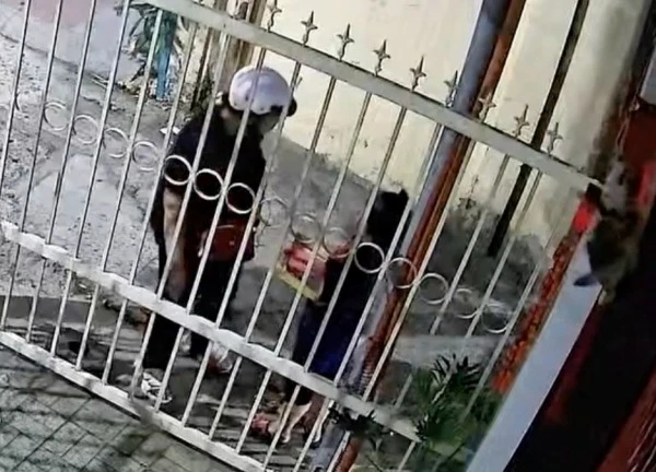 Sự thật clip bé trai bán hàng rong bị cô gái tát liên tục
