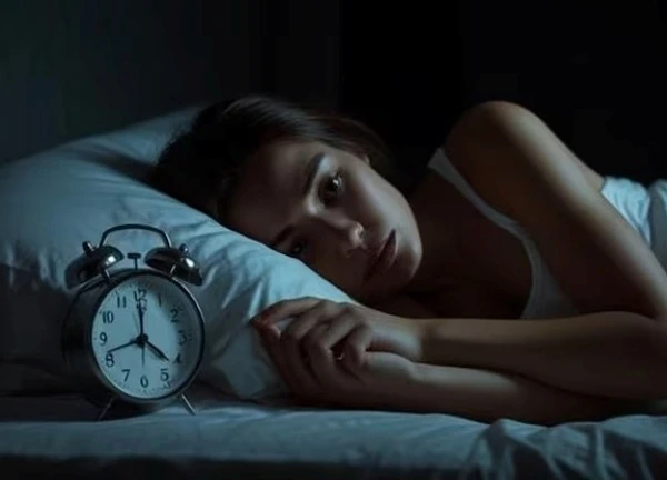 Tăng nguy cơ mất ngủ 63% vì làm điều này trên giường