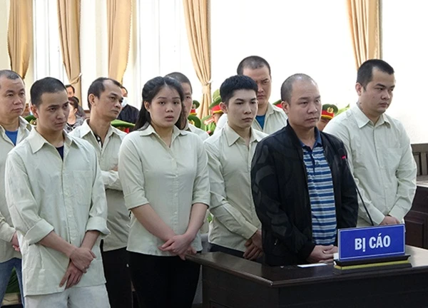 "Đánh thuốc" các nạn nhân để lừa đảo, 9 bị cáo lãnh 112 năm tù