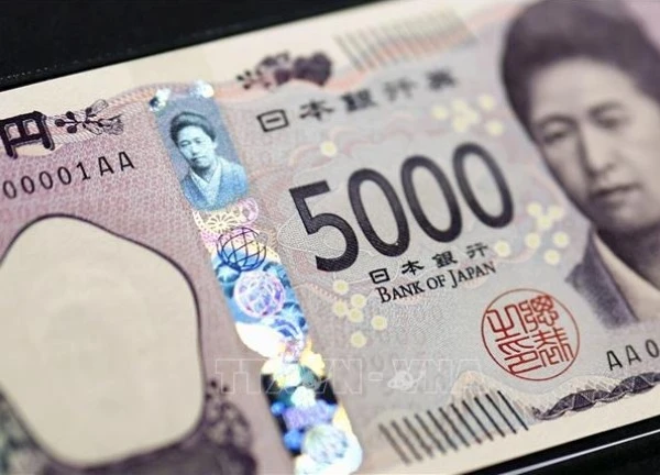 Nhật Bản cân nhắc kế hoạch phát tiền mặt cho người dân khi giá cả tăng
