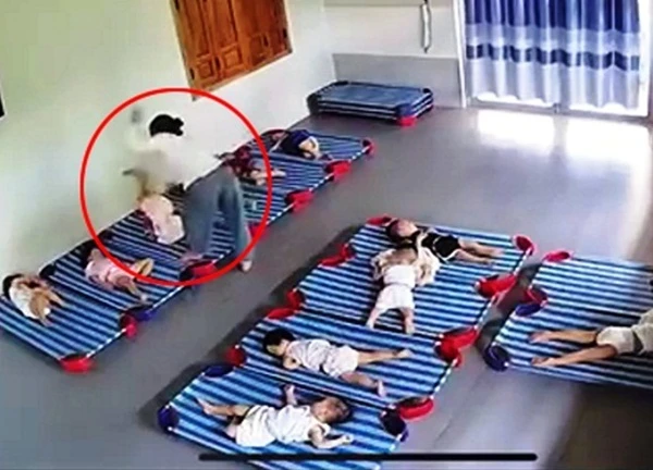Quảng Nam: Xác minh giáo viên xách ngược trẻ 20 tháng tuổi, đánh đập dã man