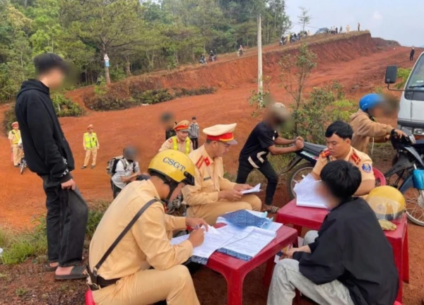 Gần 80 thanh niên lợi dụng săn mây để quậy