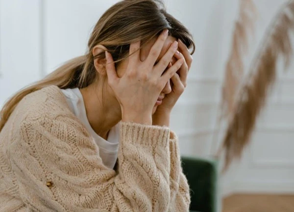 Giao con cho mẹ chồng trông, tôi thấp thỏm, lo sợ mỗi ngày