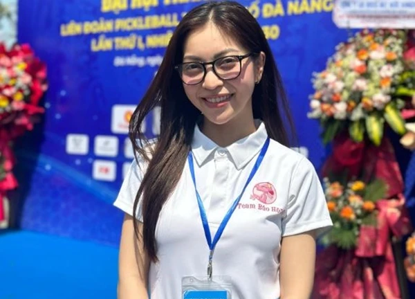 "Mối tình năm 17 tuổi" hot nhất làng bóng đá khoe đường cong cuốn hút, vóc dáng nuột nà trên sân pickleball