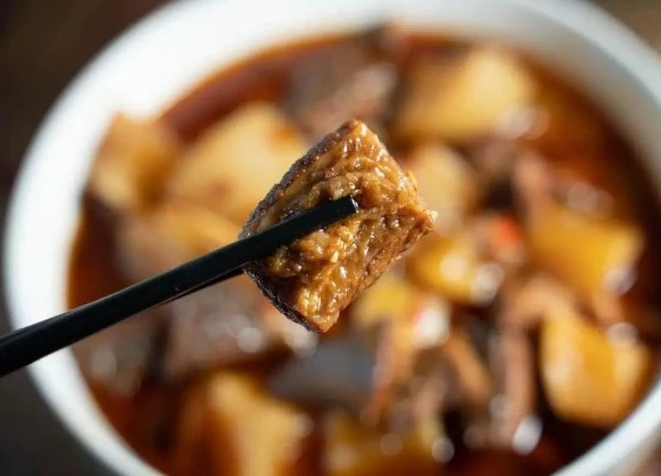 Muốn thịt bò nhanh mềm, thơm ngon, khi hầm nhớ thêm những thứ này